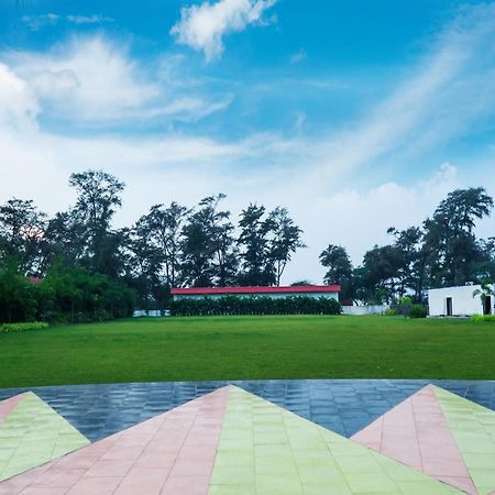 Shanti Resorts Valsad Dış mekan fotoğraf